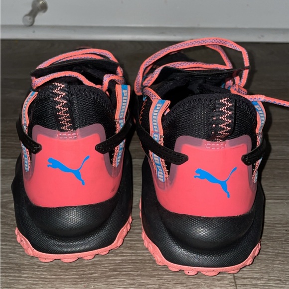 Puma black and pink trainers ‼️
Very comfy ‼️
Size 7Y ‼️ - Picture 6 of 6
